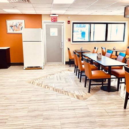 Surface Inn Brooklyn New York Bagian luar foto