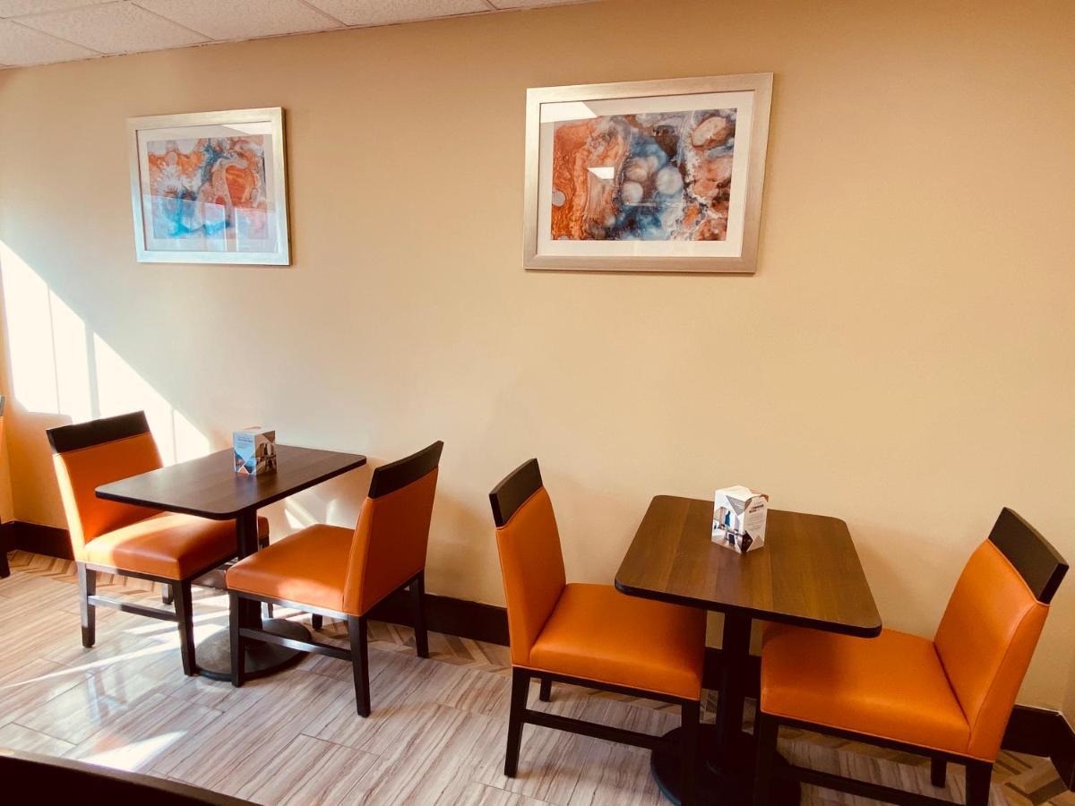 Surface Inn Brooklyn New York Bagian luar foto