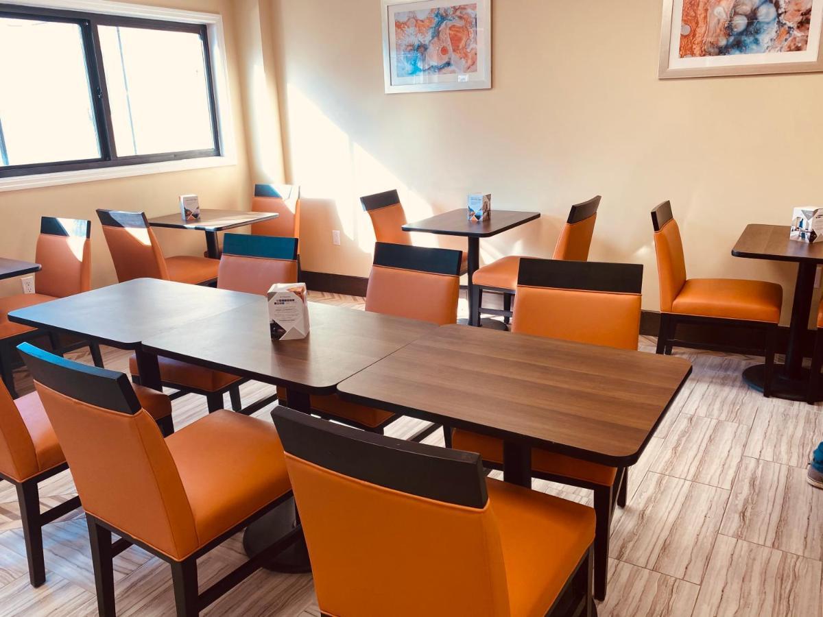 Surface Inn Brooklyn New York Bagian luar foto