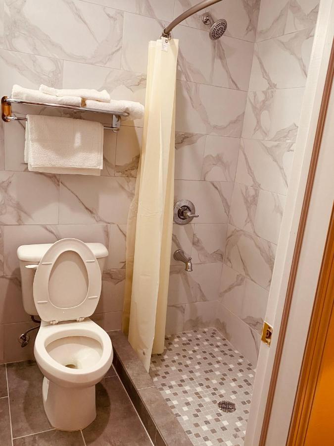 Surface Inn Brooklyn New York Bagian luar foto