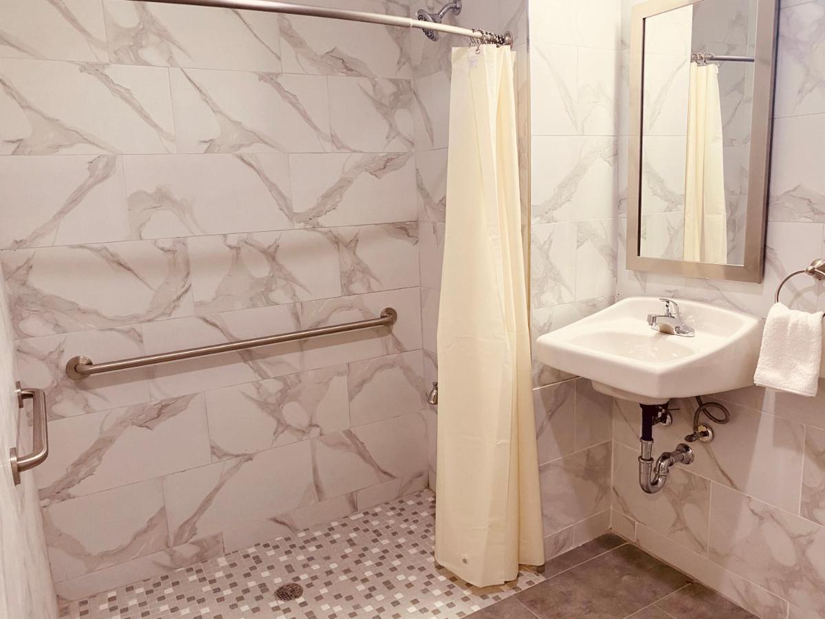 Surface Inn Brooklyn New York Bagian luar foto