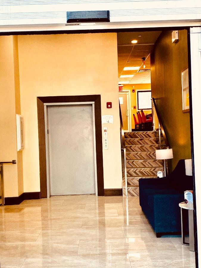 Surface Inn Brooklyn New York Bagian luar foto