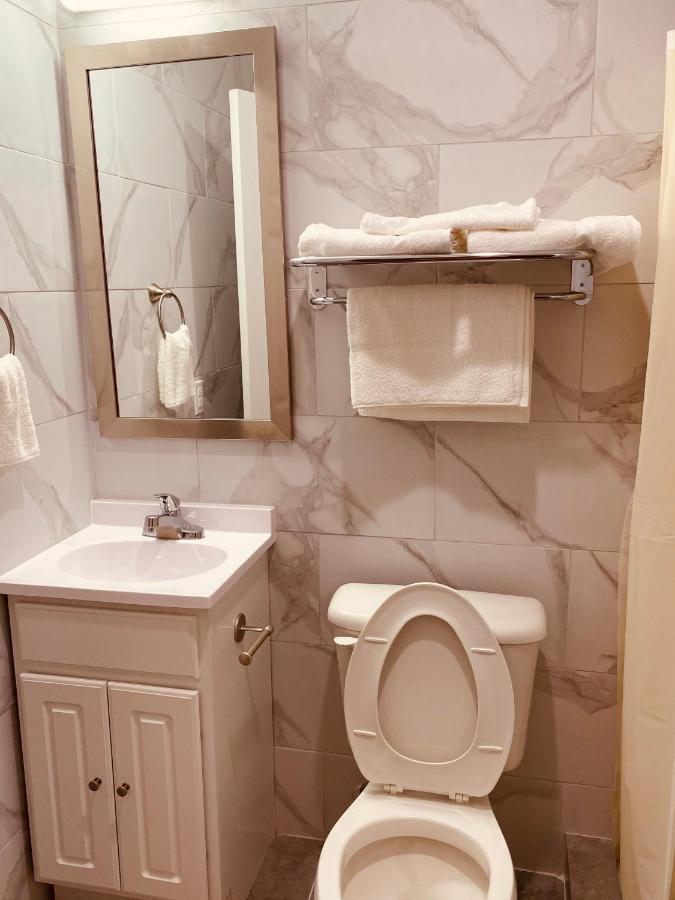 Surface Inn Brooklyn New York Bagian luar foto
